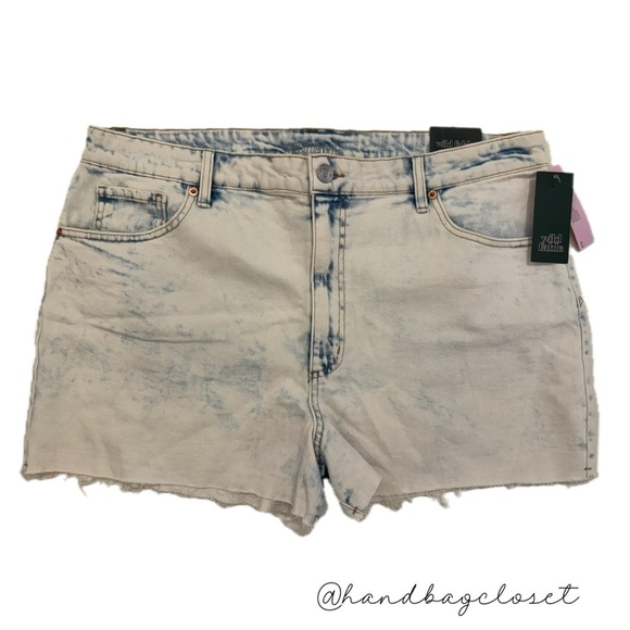 wild fable Pants - Wild Fable Acid Washed Y2K Size 18 Mom’s Denim Blue Jean Cut Off Shorts